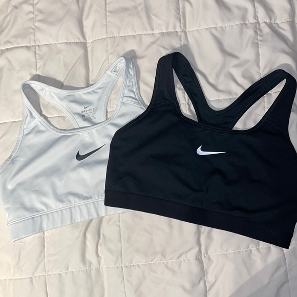 Nike sports bras - Picture 1 of 2